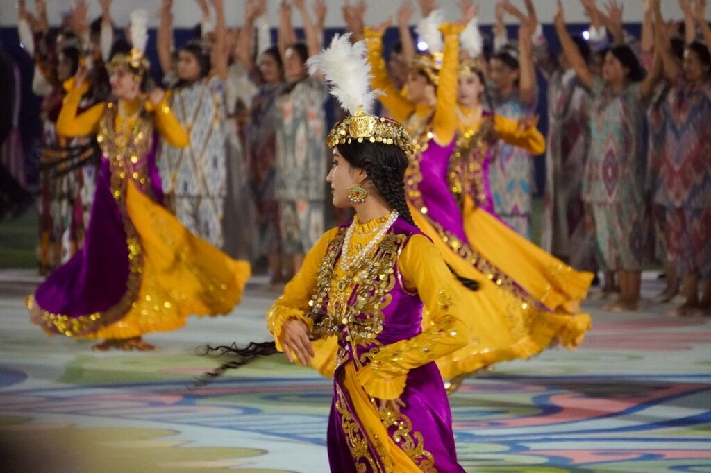 Samarcande danseuse fête de l'indépendance Ouzbékistan