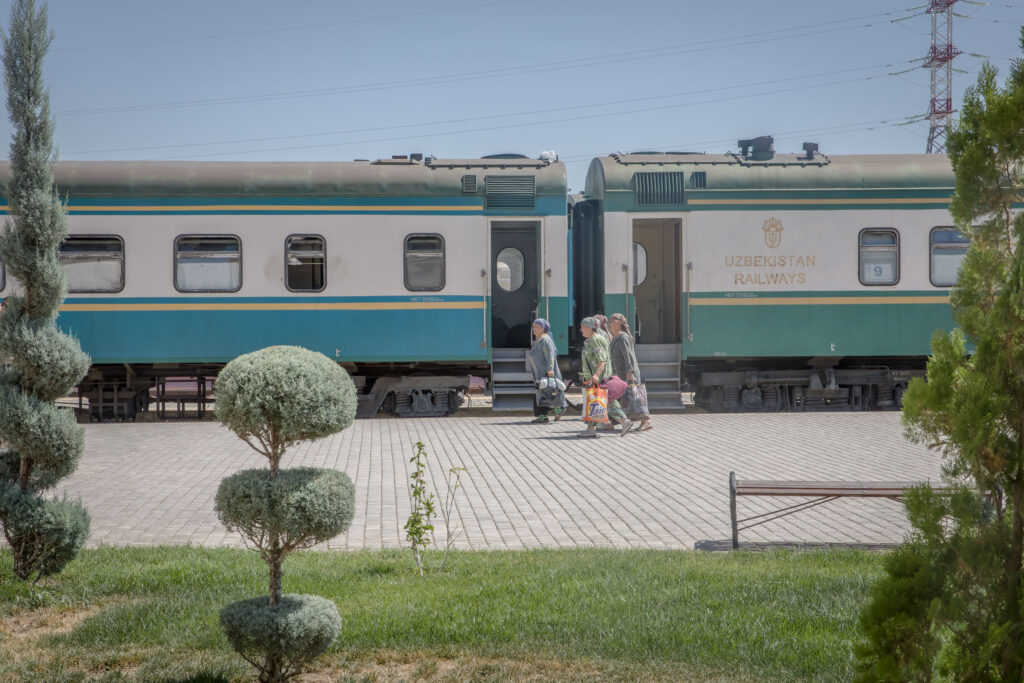 Ouzbékistan Garden Of Geometry Gare Khiva Train