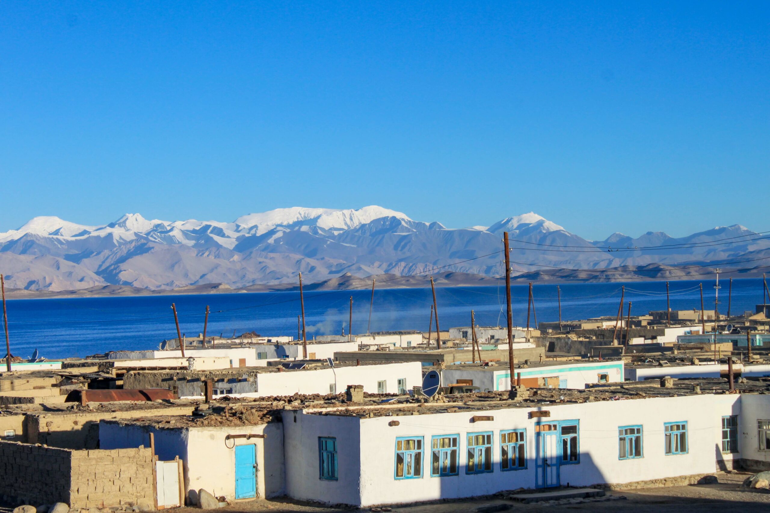 Village Karakul Lac 4000m altitude