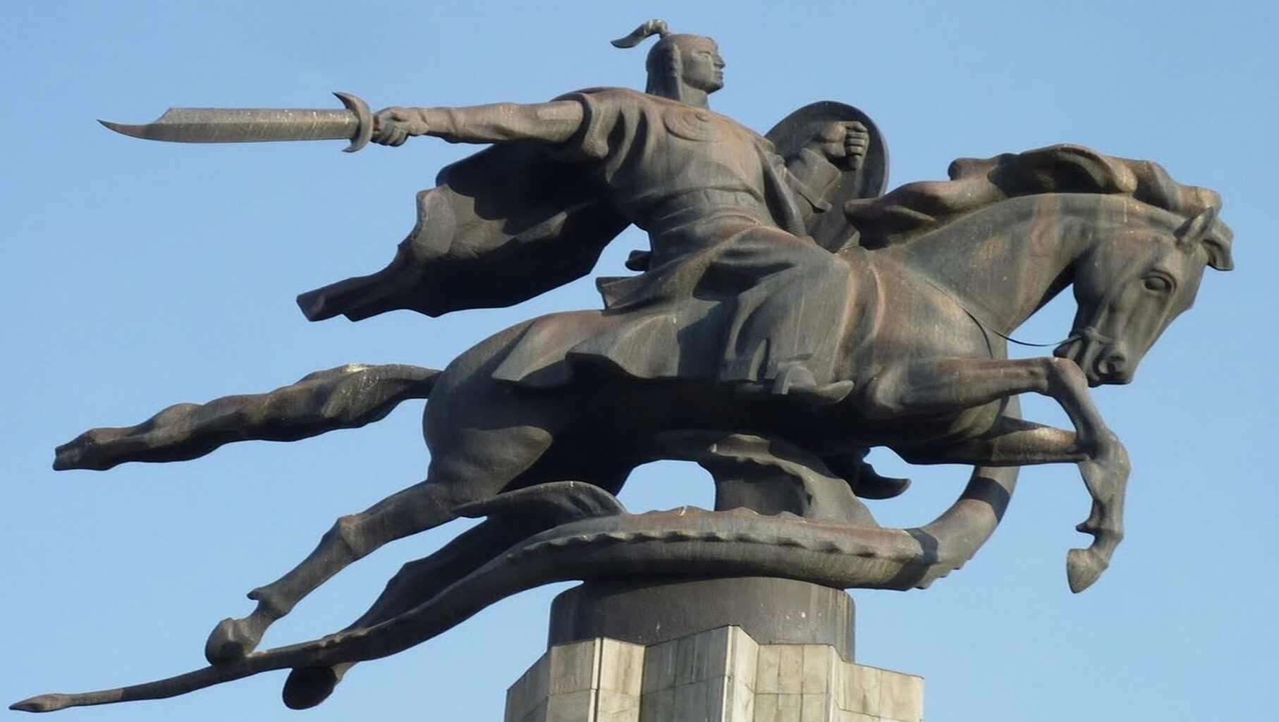 La statue de Manas à Bichkek (illustration). Crédit : Wikipédia