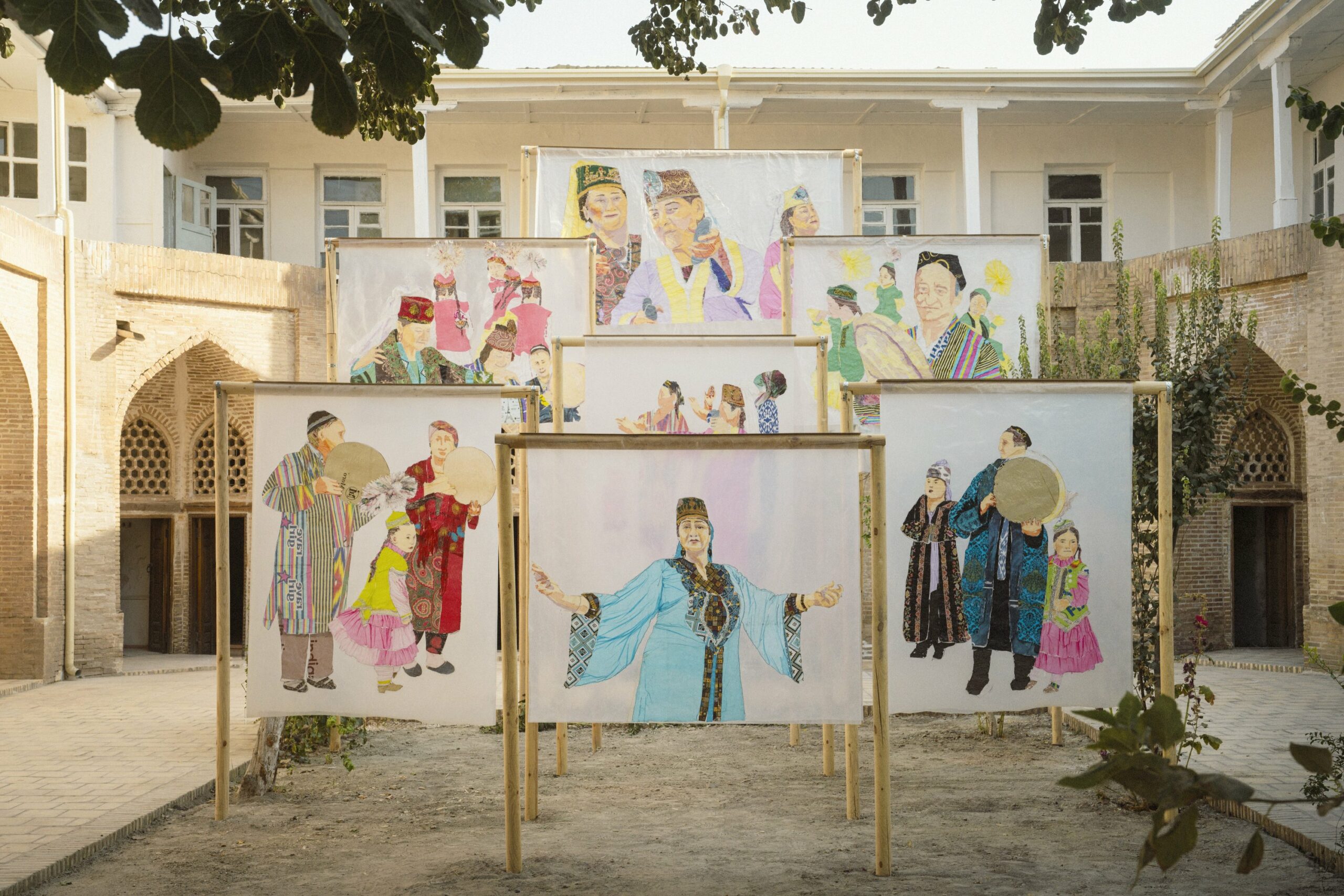 Œuvre d'art exposée à la Biennale de Boukhara, automne 2025.