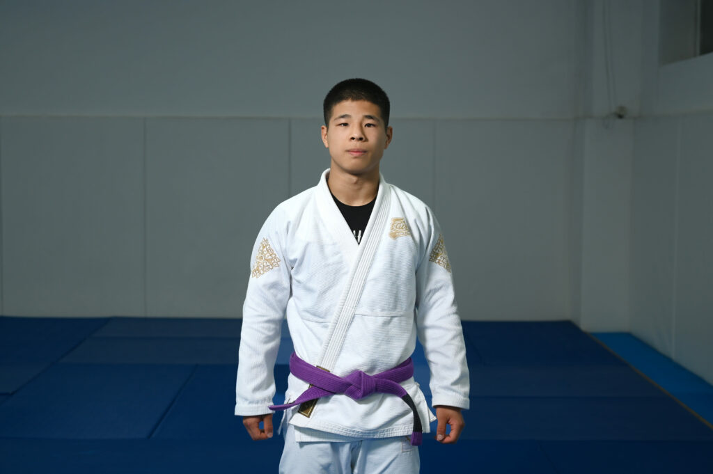 Ramazan Tianguber, jujitsuka kirghiz en or. Crédit : Fédération kirghize de jiu-jitsu