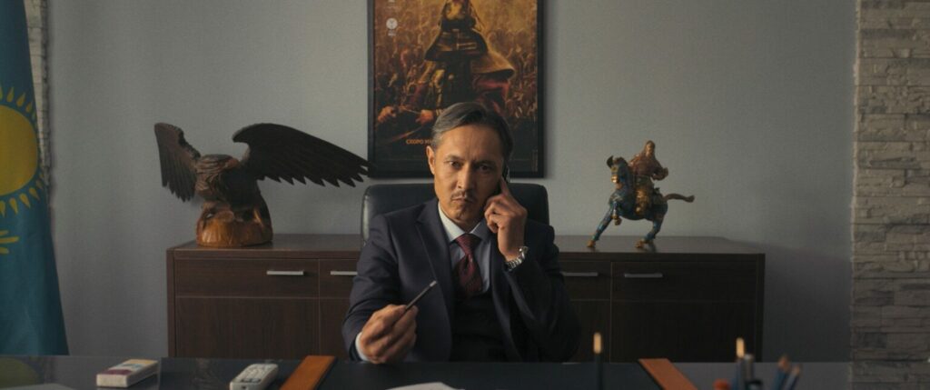 Duliga Aqmolda dans le rôle du maire dans « Sasyq » (photo fournie par le festival du film de Cottbus)