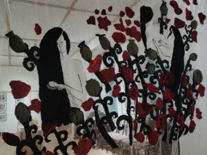 La résidence artistique de Karakol met en lumière le travail des femmes kirghizes dans les champs d’opium pendant l’ère soviétique.