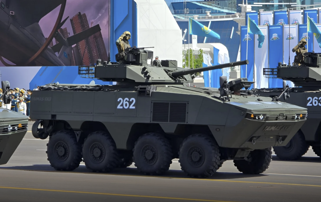 Le Taimas 8×8, véhicule de combat d’infanterie blindé à roues récemment mis en service par les forces armées du Kazakhstan. Crédit : Défense Blog