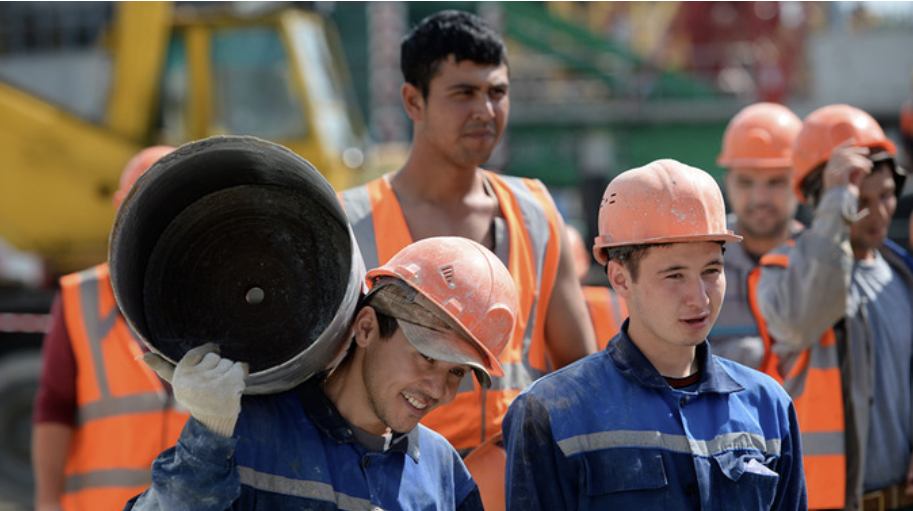 Pays d'émigration, l'Ouzbékistan fait pourtant aussi appel à des travailleurs étrangers dans certains secteurs, notamment la construction (illustration). Crédit Pavel Lisitsyne / RIA Novosti