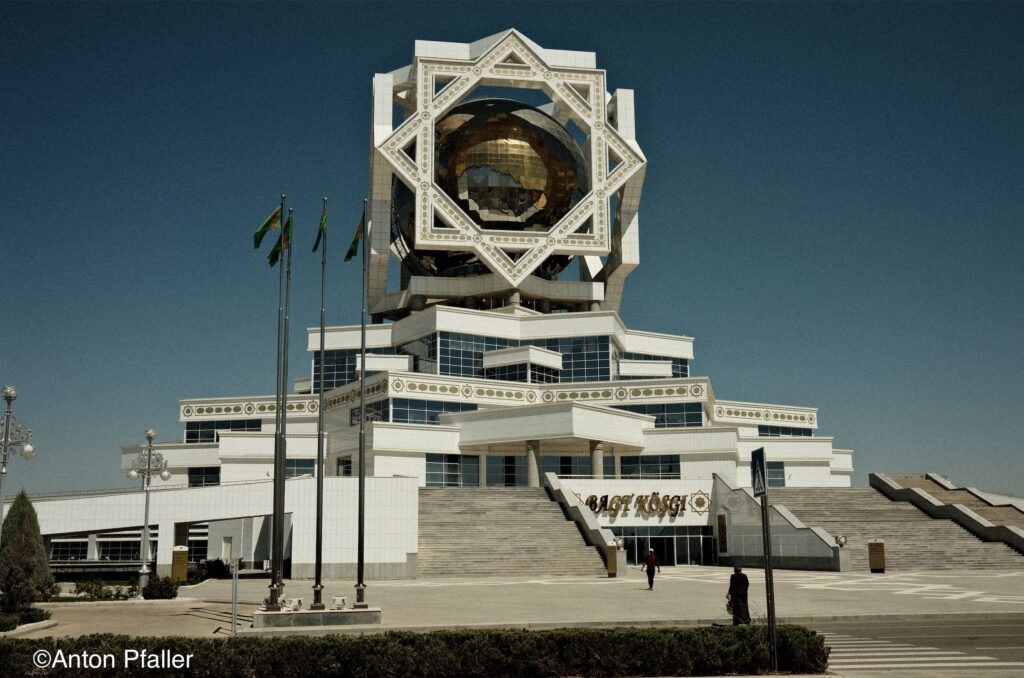 immeuble design étoile türkmène Achgabat