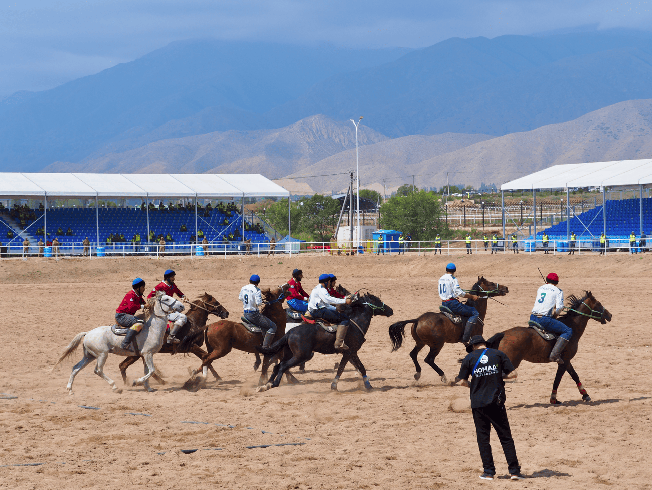 Partie de Kok-par, sport équestre traditionnel et populaire en Asie centrale, lors des Jeux nomades organisés cette année au Kirghizstan. Crédit : Julia Guinamard