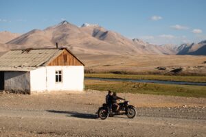 moto paysage maison hommes