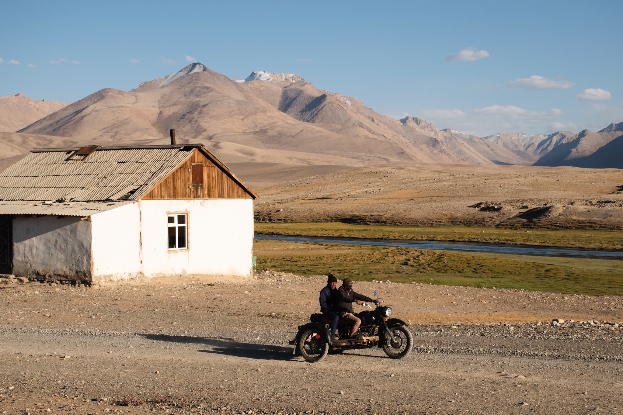 moto paysage maison hommes