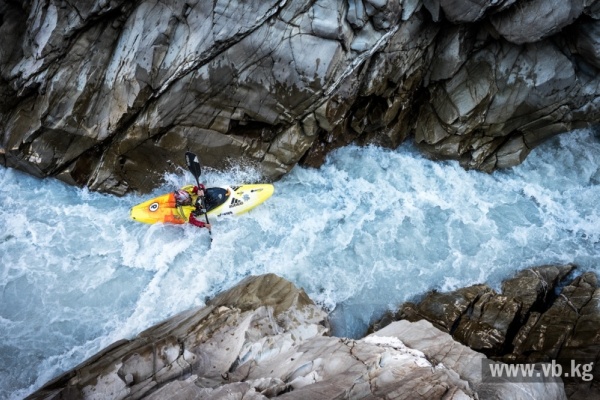 kayak kirghizstan rivière sport extrême