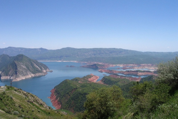 Réservoir eau Nurek Tadjikistan